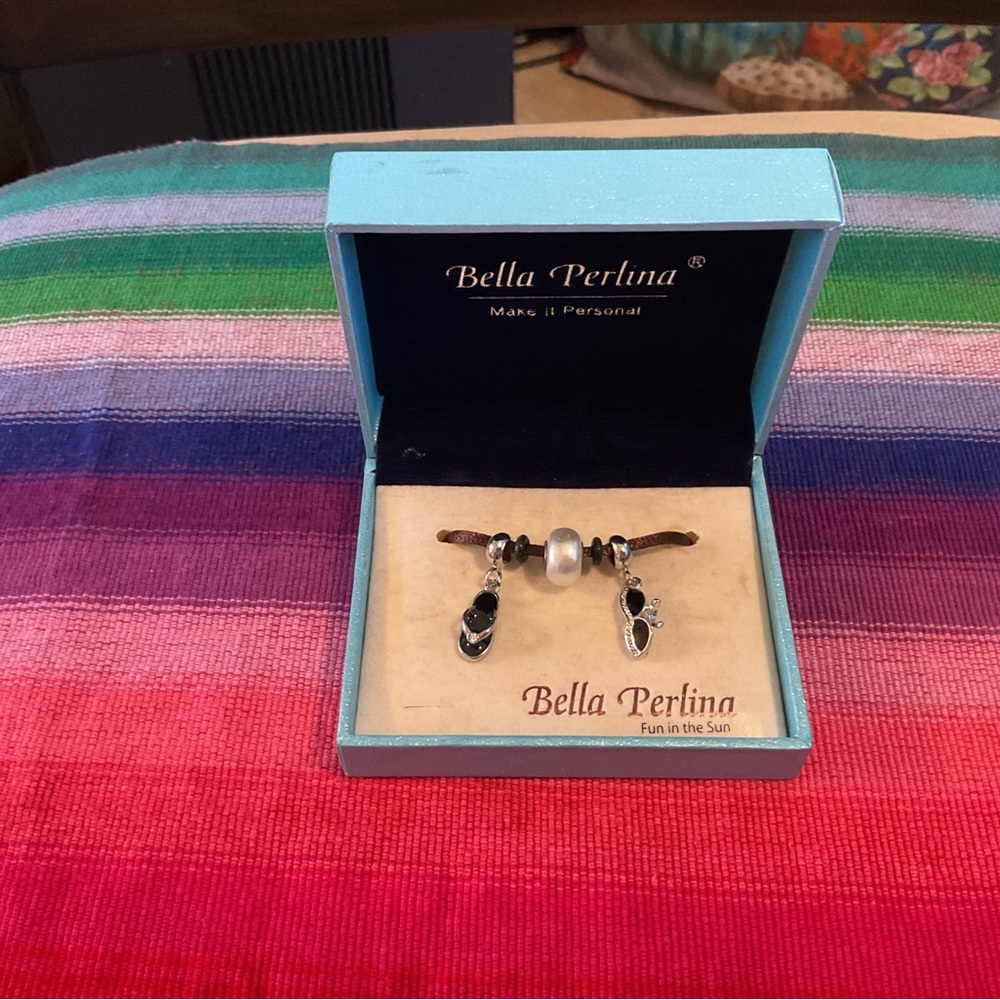 Bella Perlina Elegant Black and Silver Earrings